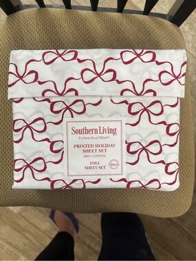 Southern Living Printed Holiday Full Sheet Set - White with Red Bow Print
